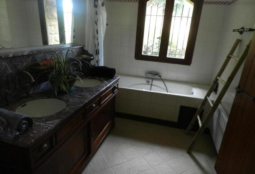 צימר Chambre Cévennes: Piscine, Lamas, Rivière