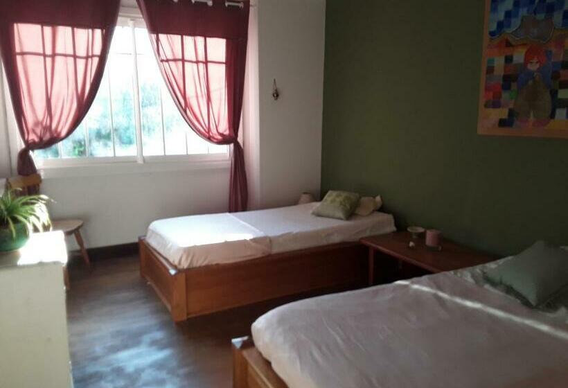 مبيت وإفطار Chez Cécile Et Jean No