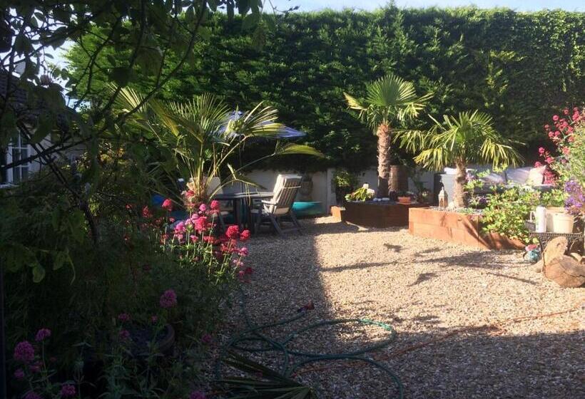 مبيت وإفطار Guest Suite At 31 Little England