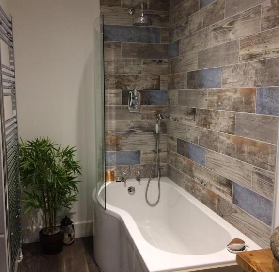 مبيت وإفطار Guest Suite At 31 Little England