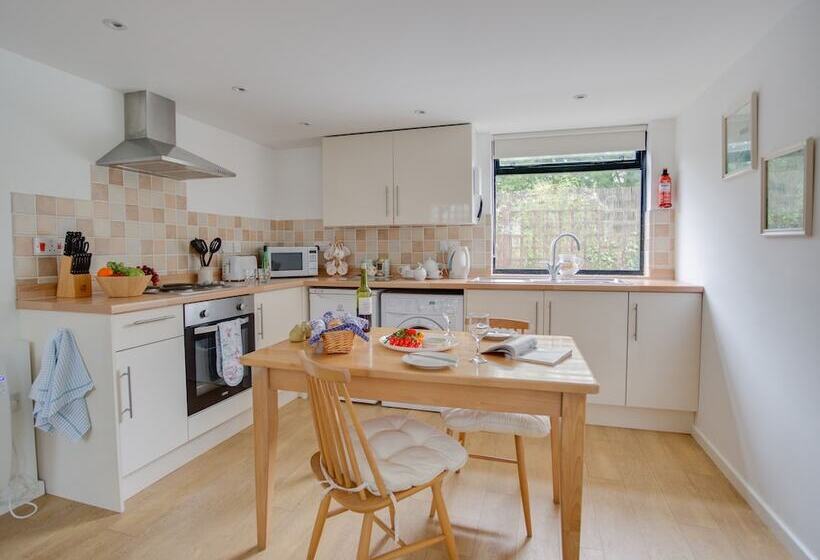 مبيت وإفطار Guest Suite At 31 Little England