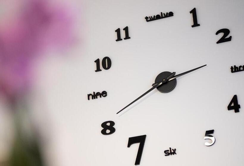 تختخواب و صبحانه Home52