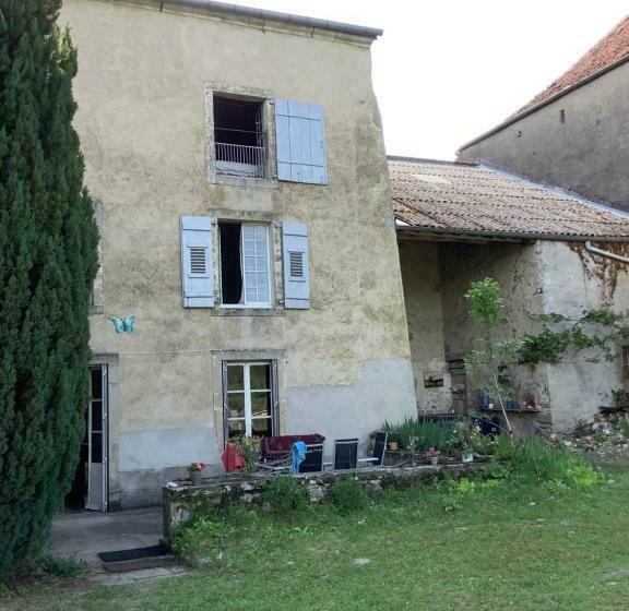 La Maison Du Notaire B&b En Gîte La Belle Rose, Met Zwembad En Huisdier Vriendelijk