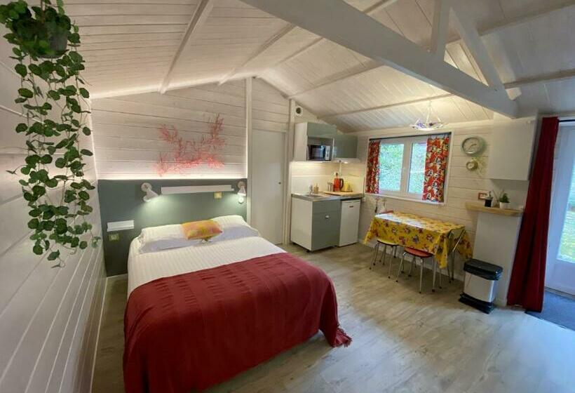 تختخواب و صبحانه Le Cabanon De Chessy