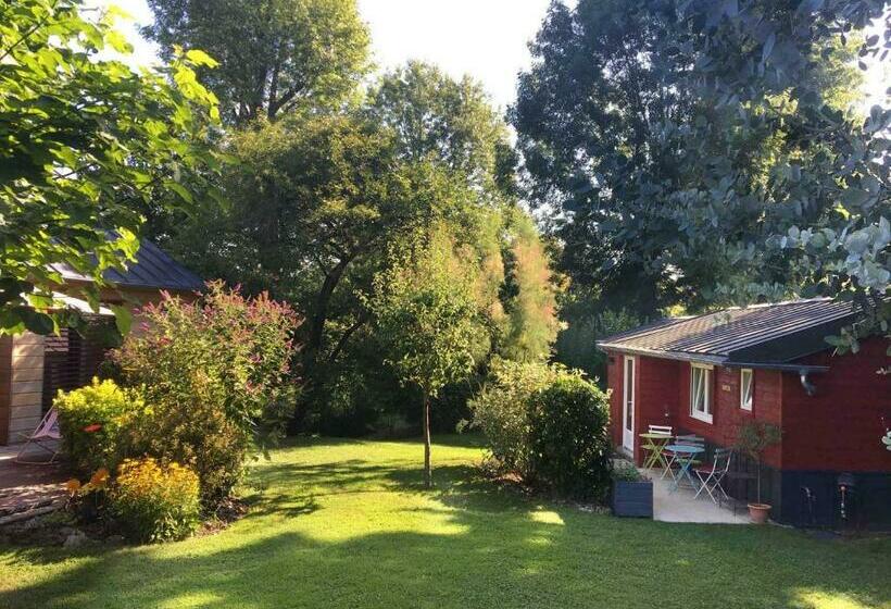 تختخواب و صبحانه Le Cabanon De Chessy