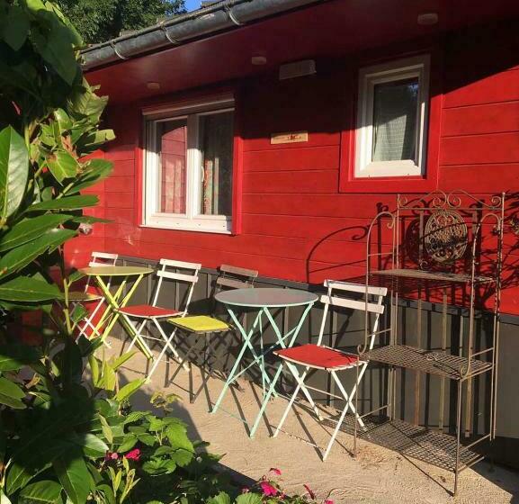 تختخواب و صبحانه Le Cabanon De Chessy