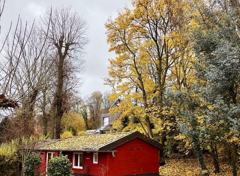 تختخواب و صبحانه Le Cabanon De Chessy