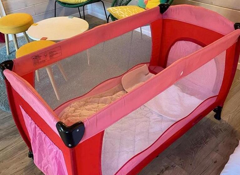 تختخواب و صبحانه Le Cabanon De Chessy