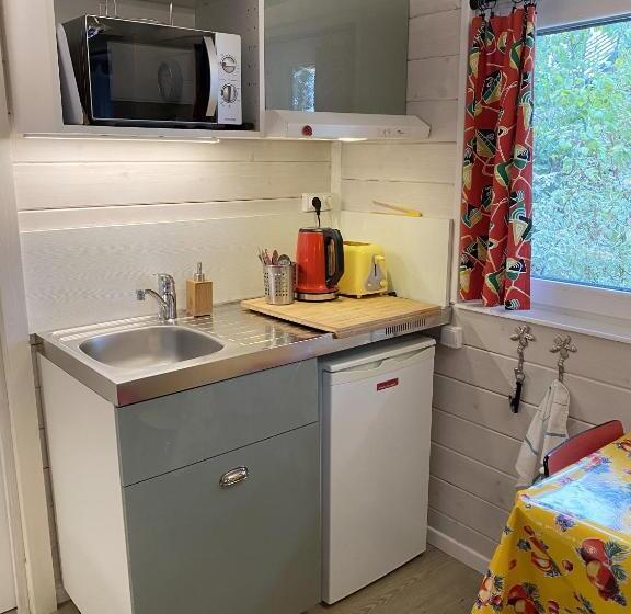 تختخواب و صبحانه Le Cabanon De Chessy