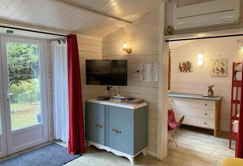 تختخواب و صبحانه Le Cabanon De Chessy