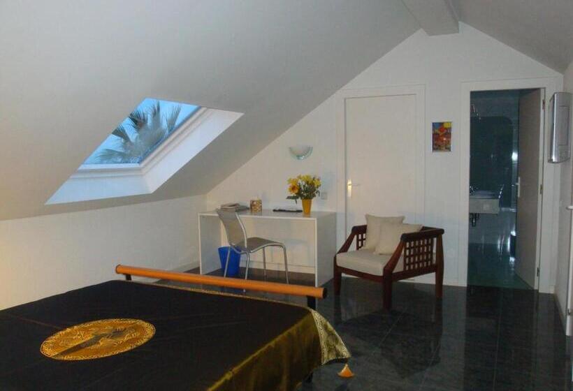 Bed and Breakfast Palm Maresme Suite With Bathroom And Living Room And Terrasse With Ocean Views In A Private Villa