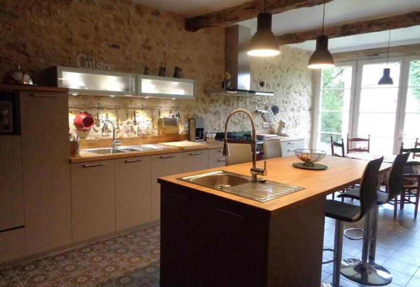 مبيت وإفطار Presbytère D Arpentian