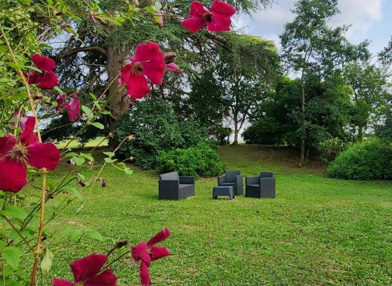 مبيت وإفطار Presbytère D Arpentian