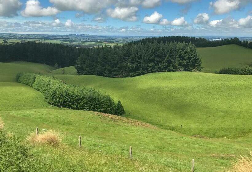 تختخواب و صبحانه Southland Organic Farmstay