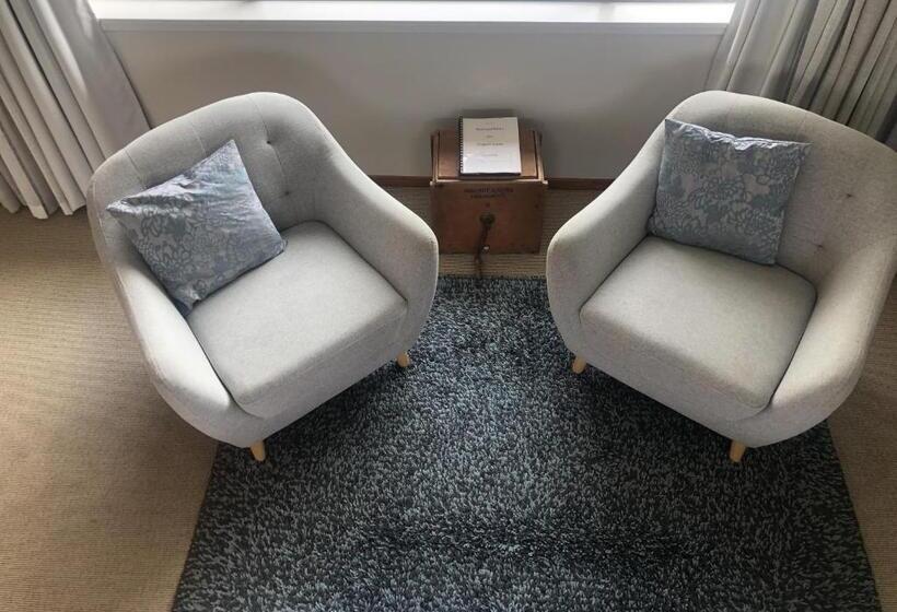 تختخواب و صبحانه Southland Organic Farmstay