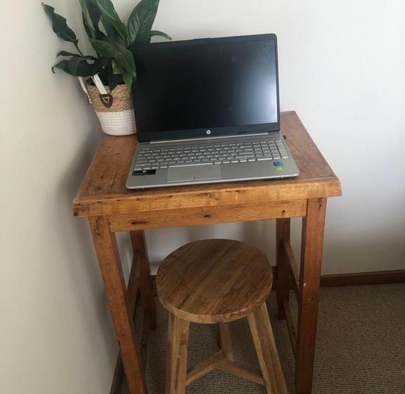 تختخواب و صبحانه Southland Organic Farmstay