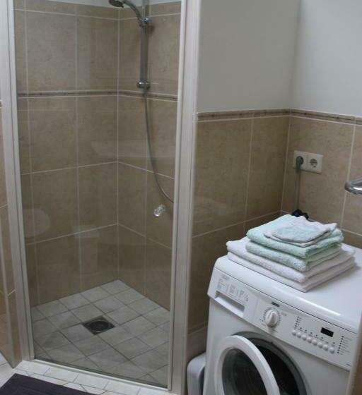 تختخواب و صبحانه Tisoke