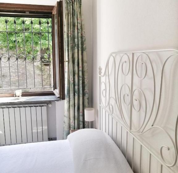 مبيت وإفطار Villa Belvedere Langhe