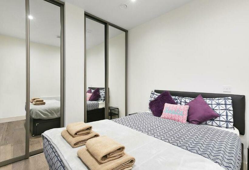 Mondial Apartments At Heathrow
