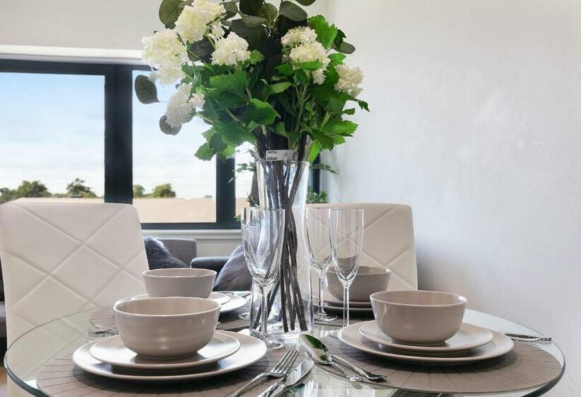 Mondial Apartments At Heathrow