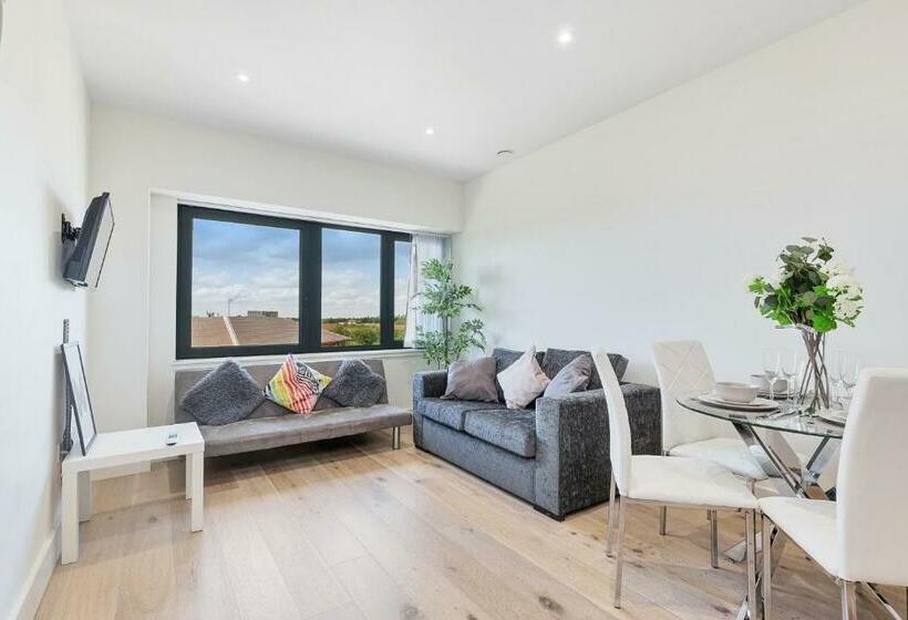 Mondial Apartments At Heathrow