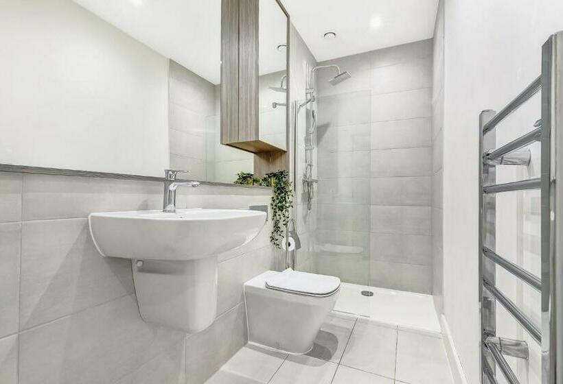 Mondial Apartments At Heathrow