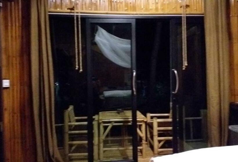 בית מלון כפרי Seacroft Bamboo Village