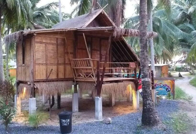 בית מלון כפרי Seacroft Bamboo Village