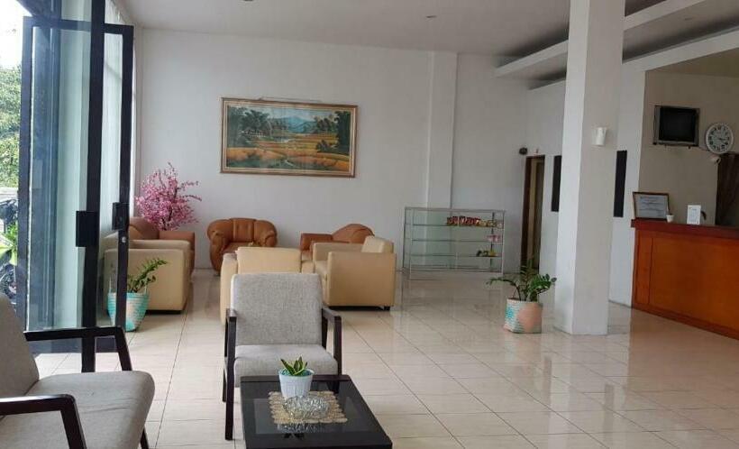 Отель Tiara Inn