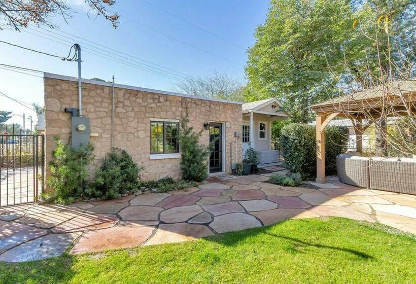 פנסיון Best Little Guesthouse In Melrose! New Listing!