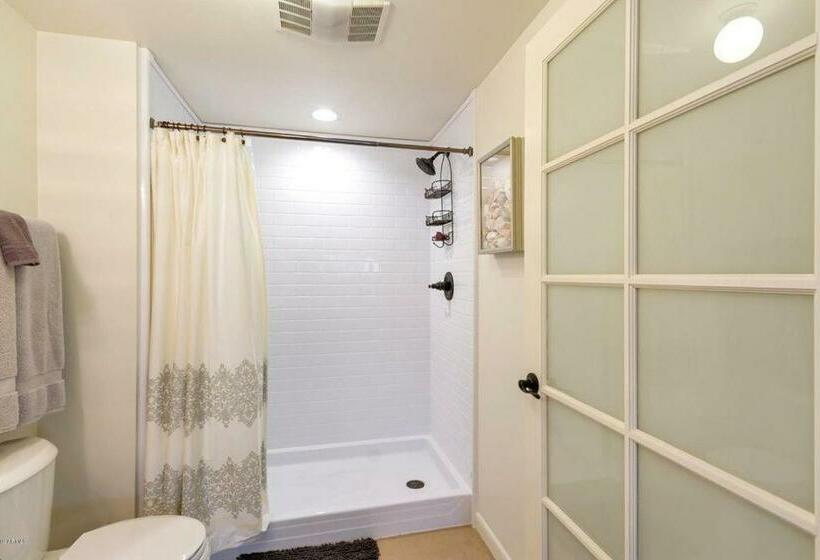 פנסיון Best Little Guesthouse In Melrose! New Listing!