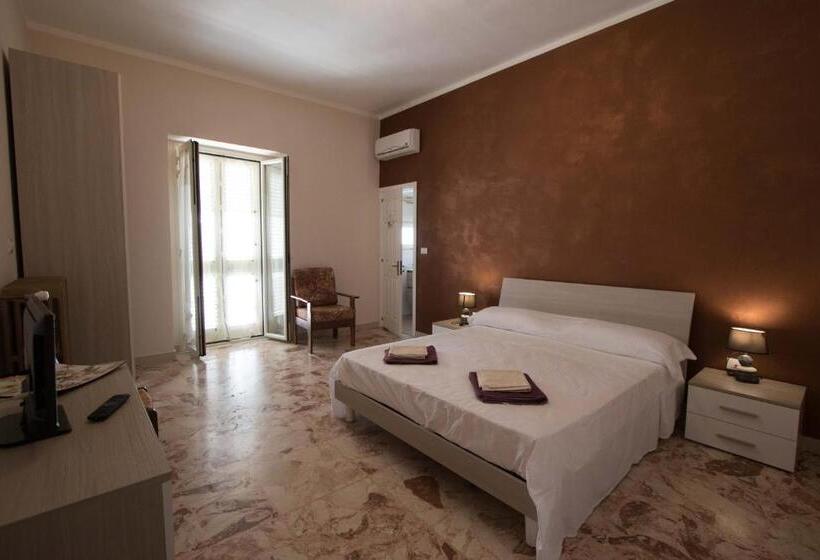 פנסיון Dimora Varchi