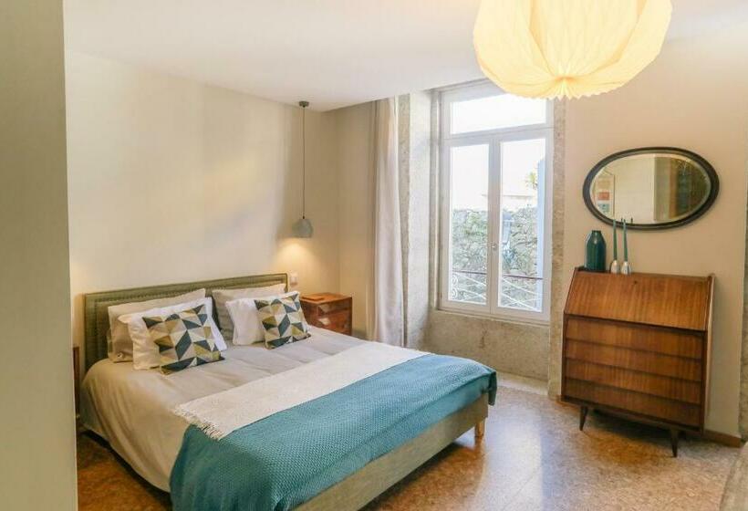 פנסיון Guest House Eça Agora!