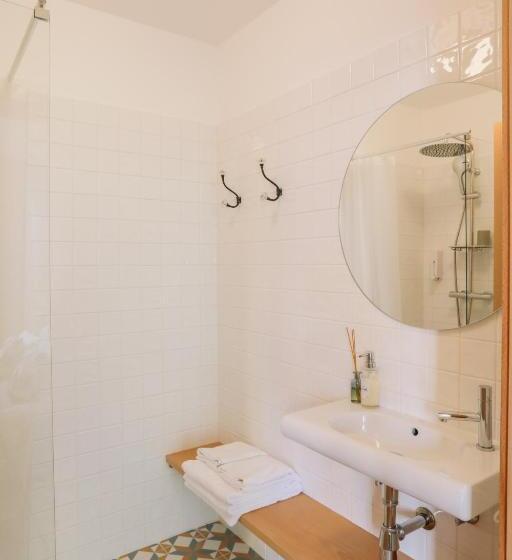 פנסיון Guest House Eça Agora!