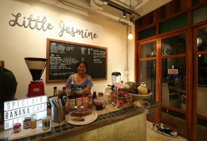 פנסיון Little Jasmine By The River