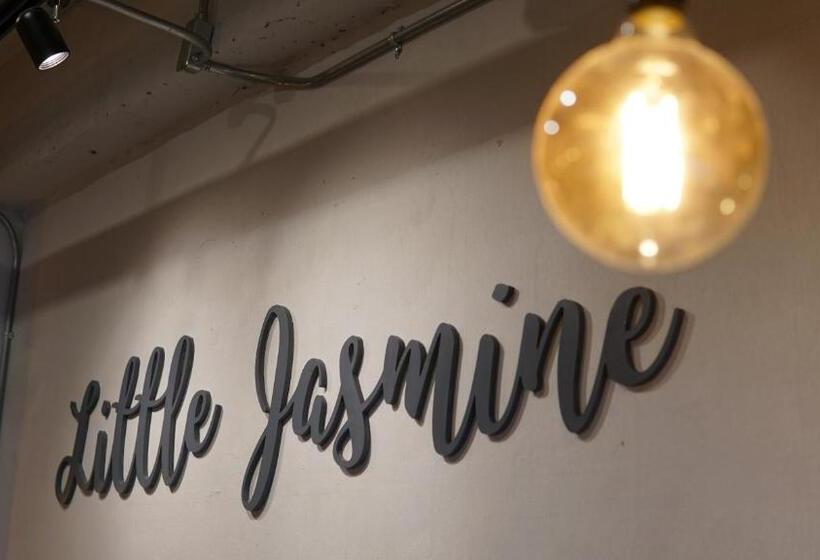 פנסיון Little Jasmine By The River