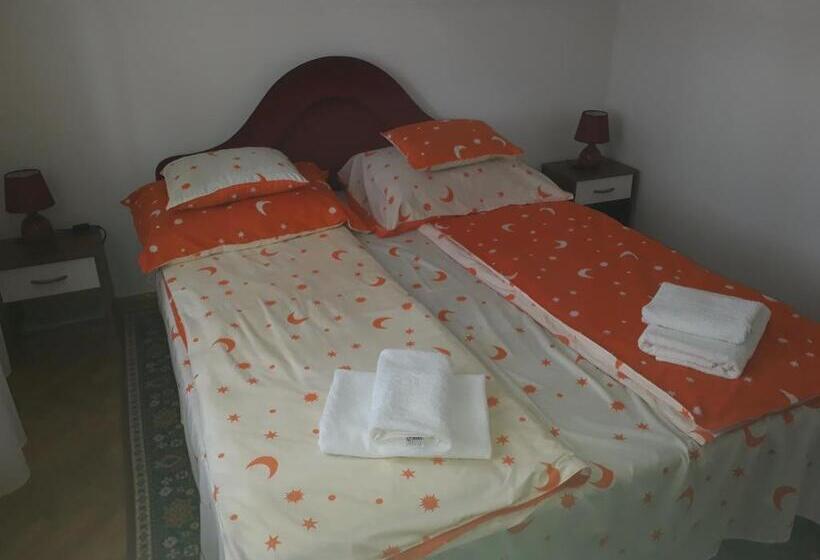 پانسیون Piac Utcai Apartman 2