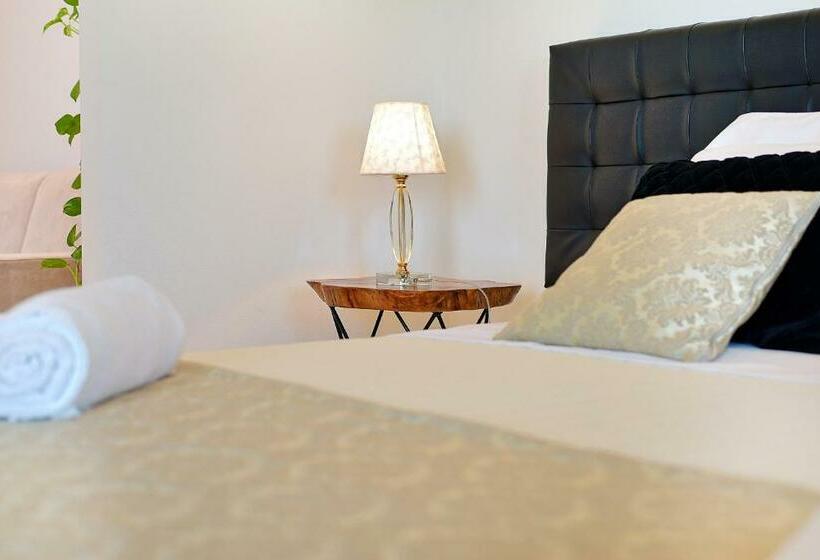 פנסיון Villa Turquoise