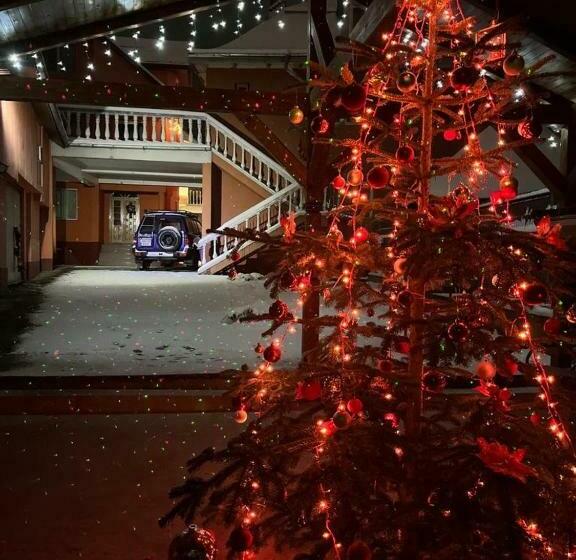 펜션 Camere De Inchiriat Roman