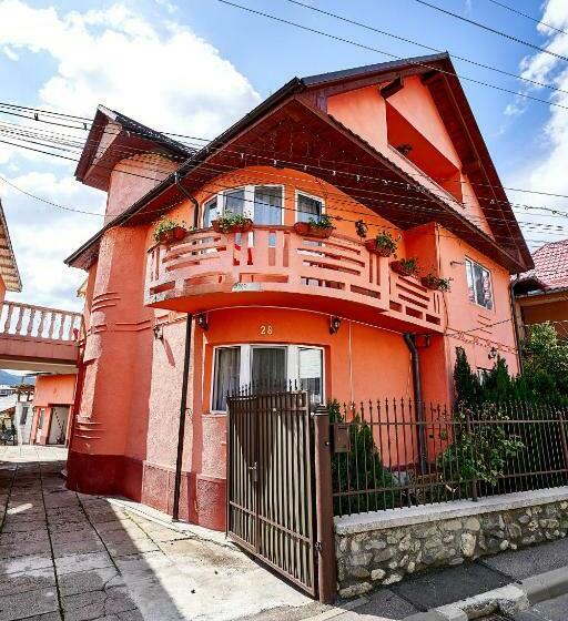 펜션 Camere De Inchiriat Roman