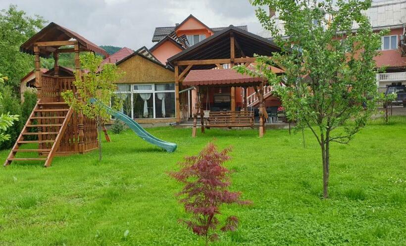 펜션 Camere De Inchiriat Roman