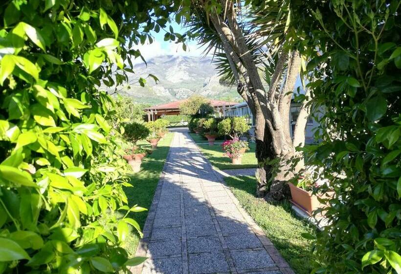 민박 Saturnia Garden