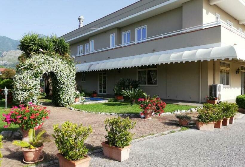 צימר Saturnia Garden