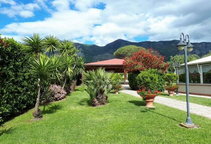 민박 Saturnia Garden