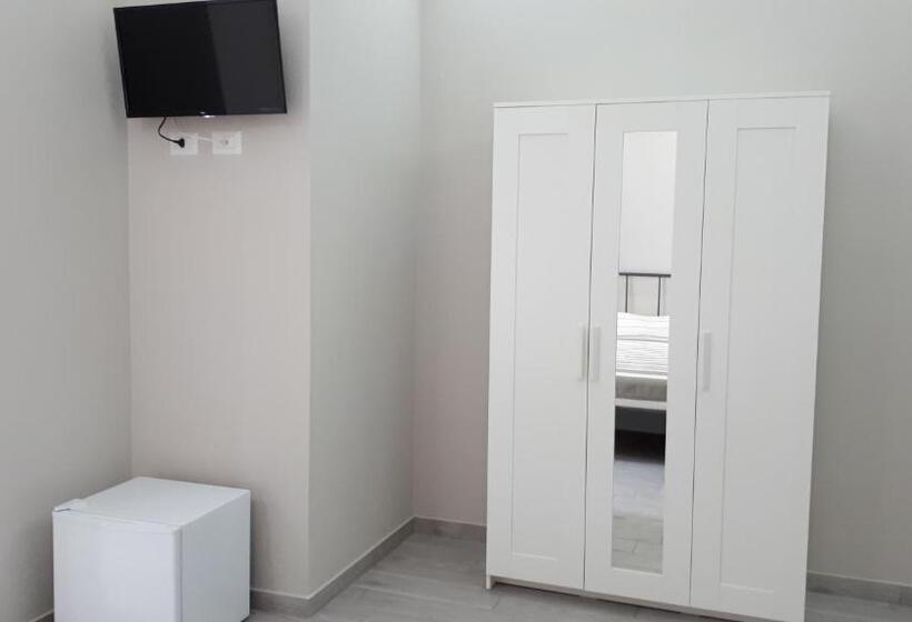 민박 Saturnia Garden