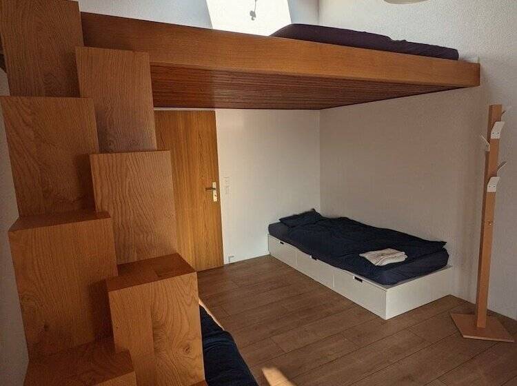 فندق صغير Young Backpackers Homestay