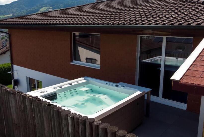 فندق صغير Young Backpackers Homestay