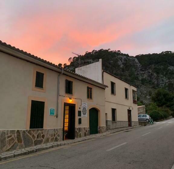 Bed and Breakfast Casa Caimari Guest House, For Mountain Lovers!