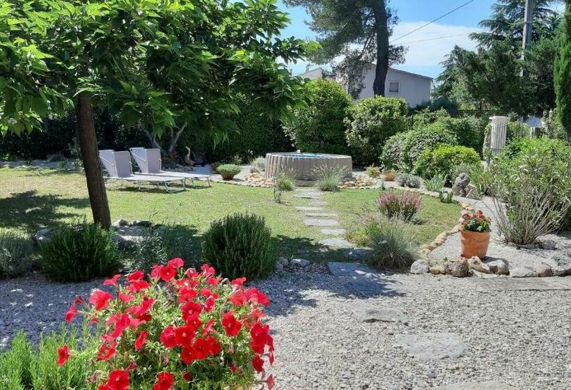 Bed and Breakfast Les Coronilles