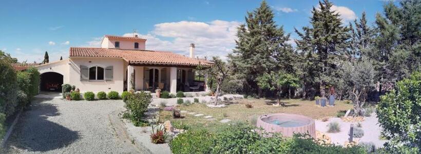 Bed and Breakfast Les Coronilles